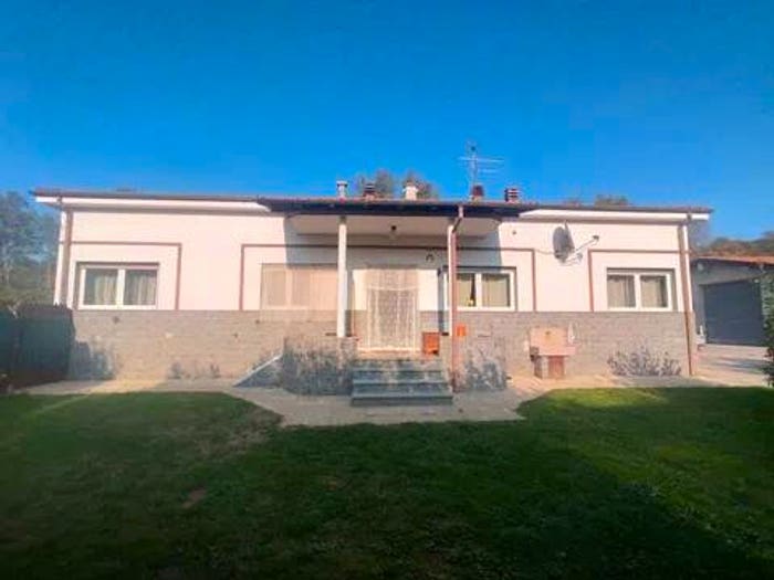 Casa con 6 locali in vendita in Via Fornace Vecchia No Number, Centro, Carcare