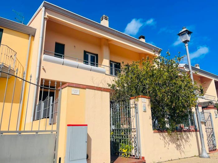 Casa con 6 locali in vendita in Via Roma, Girasole
