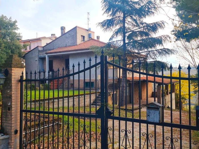 Casa con 6 locali in vendita in Centro, Agugliano