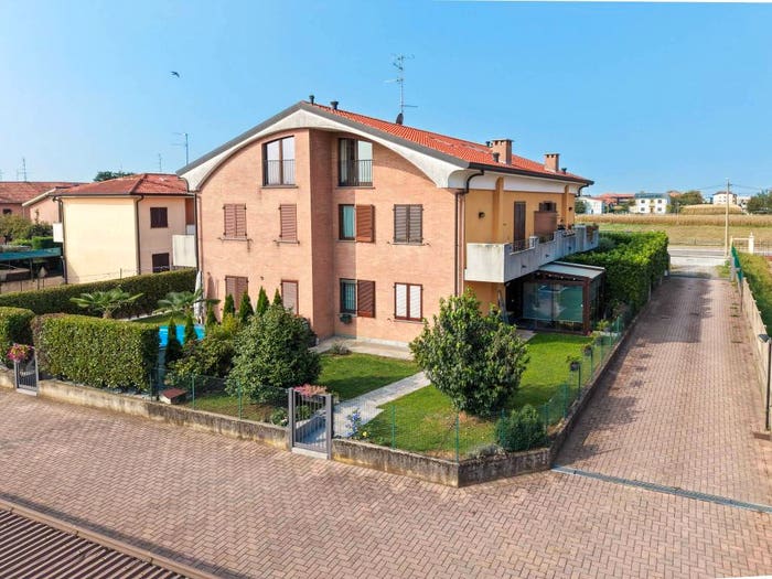Appartamento con 5 locali in vendita in Via Dottor L Carcano, Rovello Porro