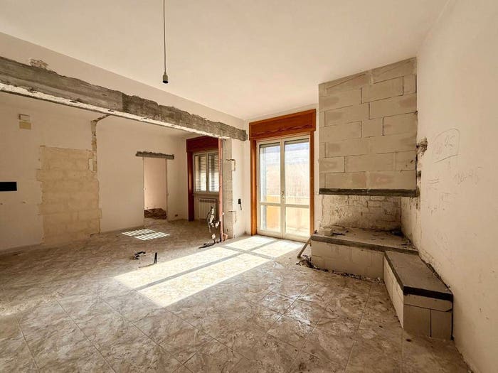 Appartamento con 6 locali in vendita in Via Martiri d'Otranto, Centro, Galatone