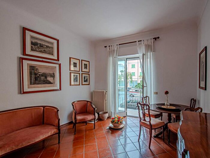Appartamento con 5 locali in vendita in Via Guglielmo Marconi, Centro, Bordighera