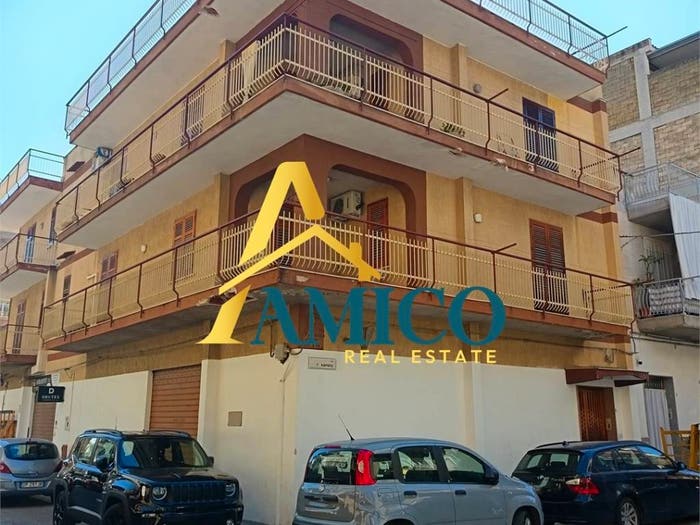 Appartamento con 6 locali in vendita in Via Raffaello Sanzio, Centro, Bagheria