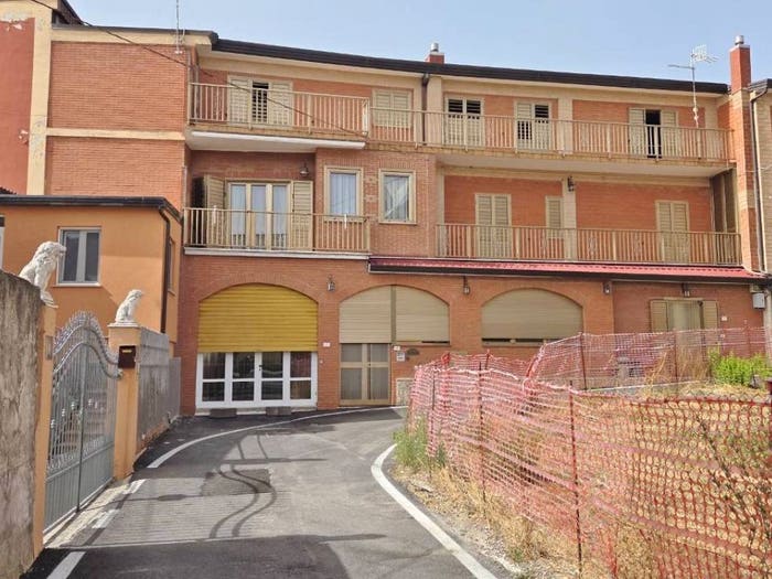 Appartamento con 5 locali in vendita in Via Battisti, Scampitella