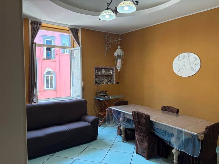 Appartamento trilocale in vendita in Via Alessandro Poerio, Tribunali, Napoli