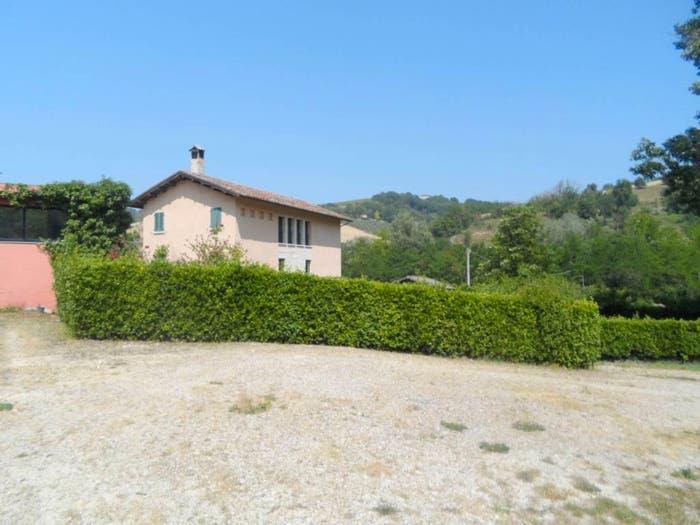 Casa con 5 locali in vendita in Via Menocchia, Carassai