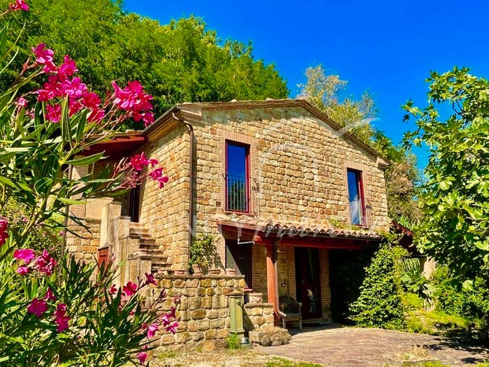 Casa con 6 locali in vendita in Contrada Vallimestre, San Ginesio