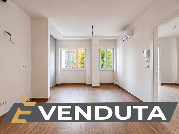 Appartamento bilocale in vendita in Via San Domenico, Vomero, Napoli