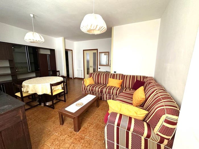 Appartamento con 5 locali in vendita in Via Sant'Antioco, Centro, Nuoro