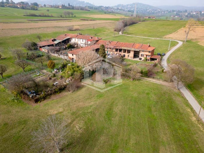 Casa quadrilocale in vendita in Strada della Moglia, Zona Periferica, Chieri