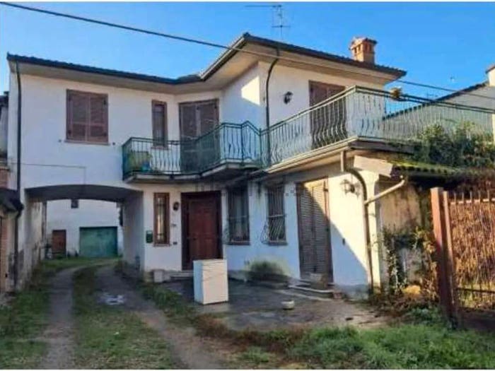 Casa con 6 locali in vendita in Via Gambarana, Centro, Ottobiano