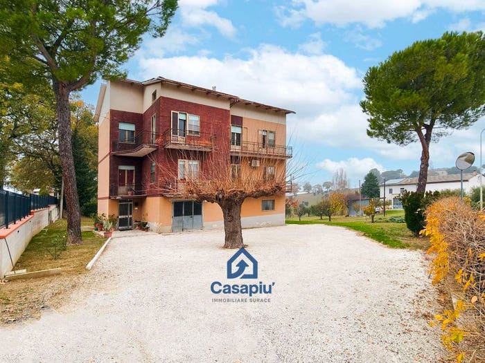 Casa con 6 locali in vendita in Via Cianfardone, Centro, Petriolo