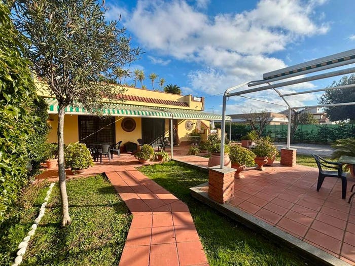 Casa trilocale in vendita in Via Gubbio, Nuova Florida, Ardea
