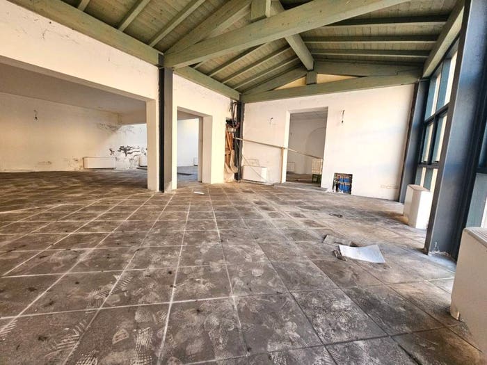 Appartamento con 6 locali in vendita in Via Roma, Leffe