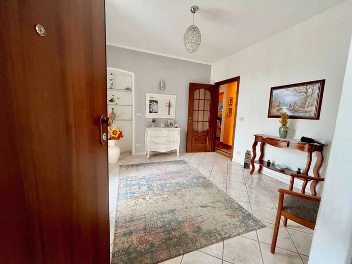 Appartamento con 6 locali in vendita in Via Roma No Number, Canelli