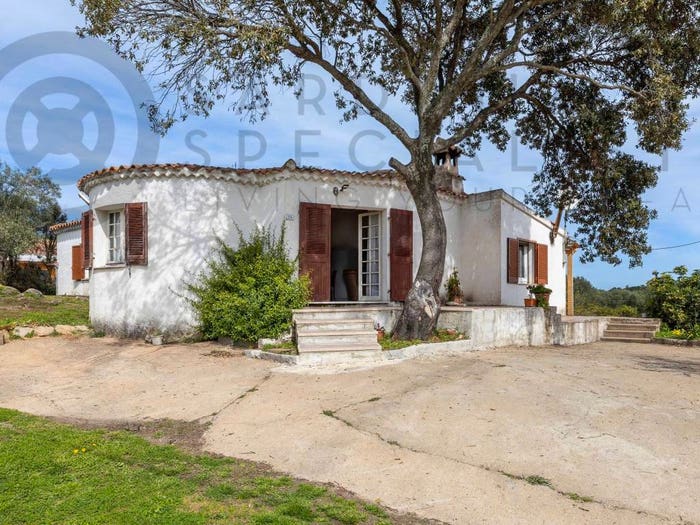 Casa con 5 locali in vendita in Via Monti Diana, San Giovanni Sole Ruiu, Olbia