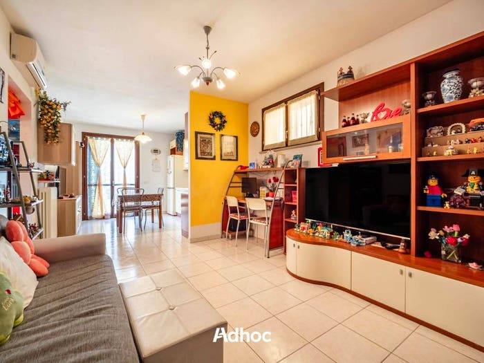 Appartamento con 5 locali in vendita in Via Giuseppe Parini, Centro, Montelabbate
