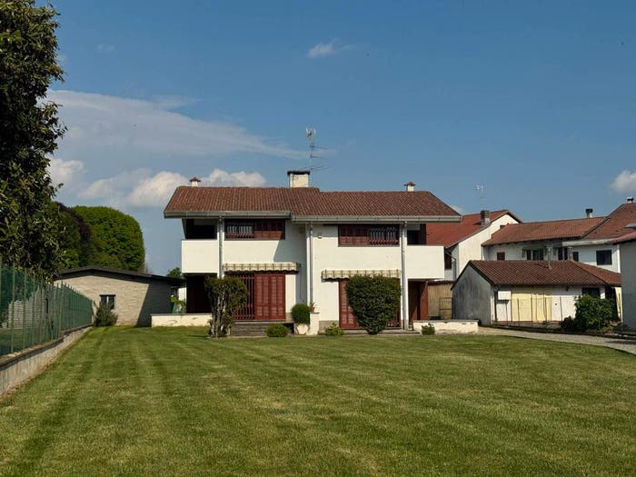 Casa con 6 locali in vendita in Via Guglielmo Marconi, San Nazzaro Sesia