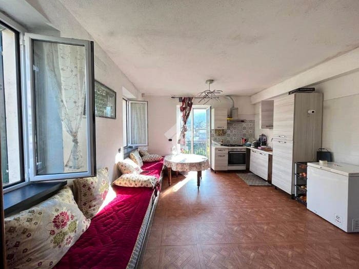 Appartamento quadrilocale in vendita in Via Ponte Baccioni, Centro, Cicagna