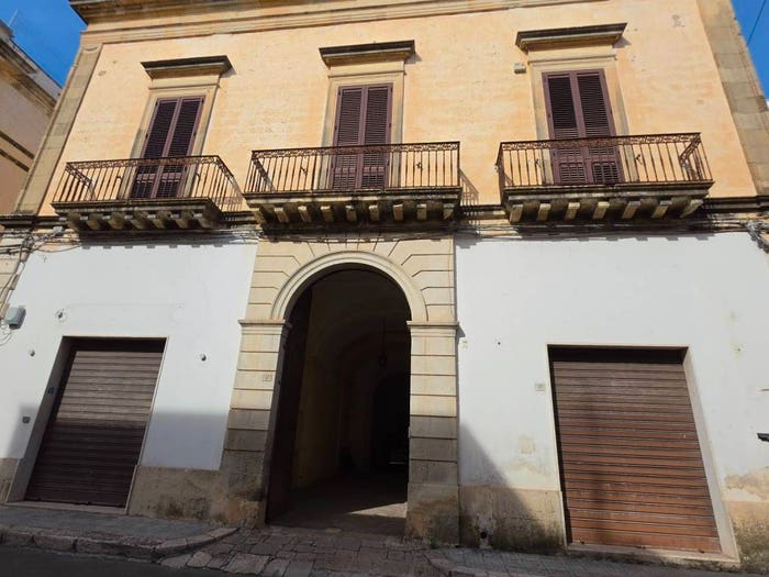 Casa con 6 locali in vendita in Via Settembre, Centro, Galatone