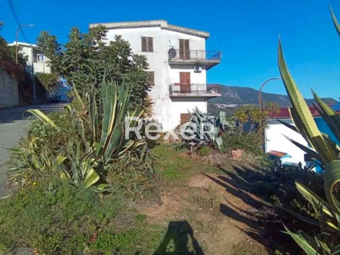 Casa con 6 locali in vendita in Via San Cristoforo, Centro, Ilbono