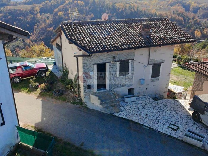 Casa trilocale in vendita in Strada Noceti, Cerretto Langhe