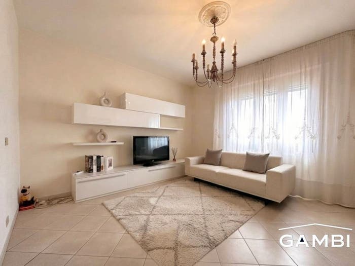 Appartamento con 6 locali in vendita in Via Carlo Pisacane, Centro, Calenzano