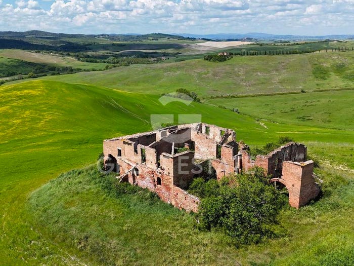Casa con 6 locali in vendita in Monteroni d'Arbia