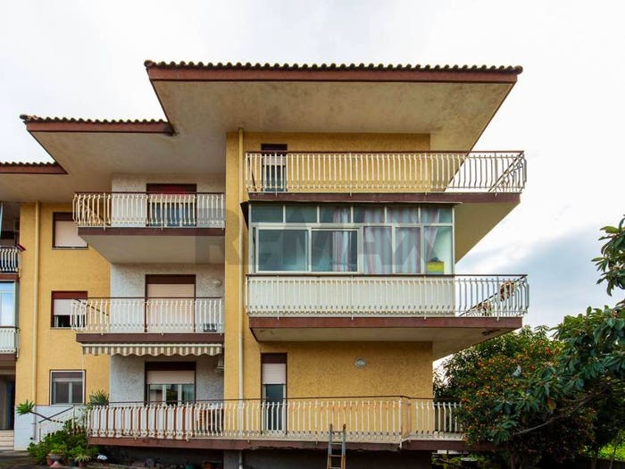Appartamento con 6 locali in vendita in VIA MARINA, Fiumefreddo di Sicilia