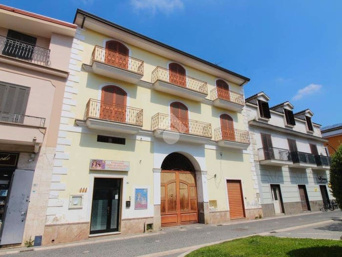 Casa con 6 locali in vendita in Piazza Rimembranza, Centro, Portico di Caserta