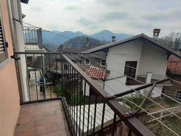 Casa con 6 locali in vendita in Via Rivone, Coggiola