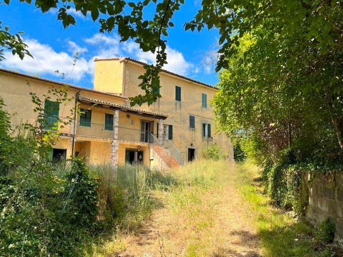 Casa con 6 locali in vendita in Vocabolo Centro, Massa Martana