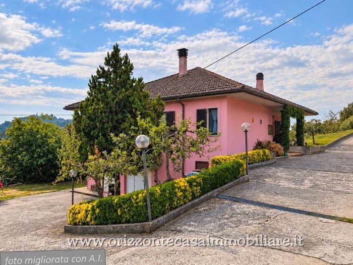 Casa con 6 locali in vendita in Venarotta