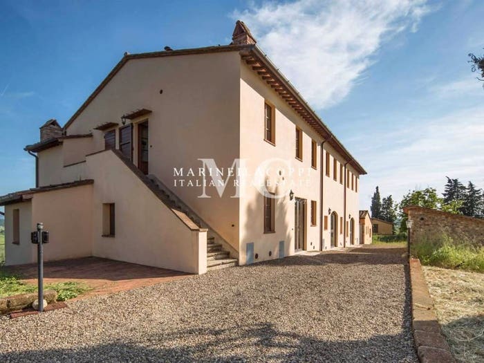Casa con 6 locali in vendita in Strada Statale Val d'Ambra, Castelnuovo Berardenga