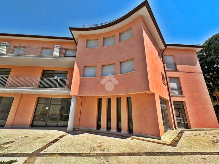 Appartamento trilocale in vendita in Via Giacomo Matteotti, Centro, Gualdo Tadino