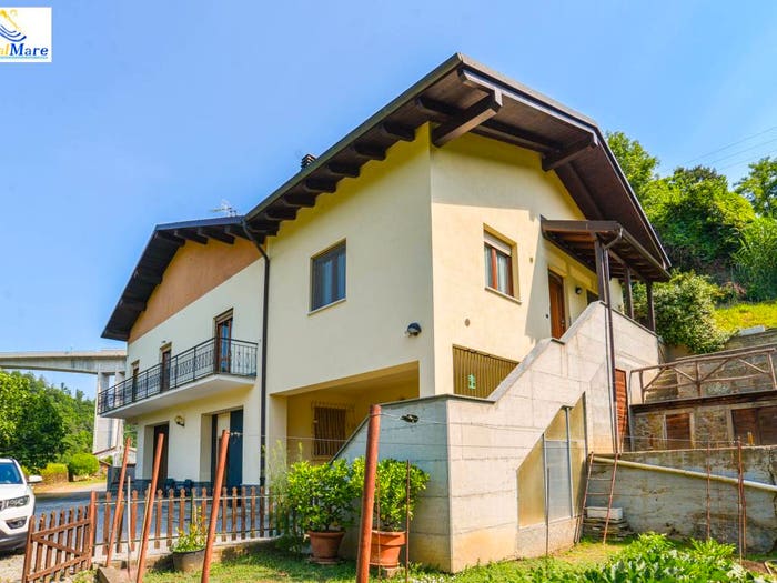Casa con 6 locali in vendita in Via Giuseppe Verdi, Centro, Millesimo