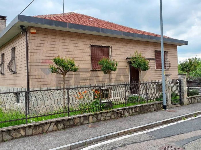 Casa con 6 locali in vendita in Via Silvio Pellico, Centro, Grugliasco