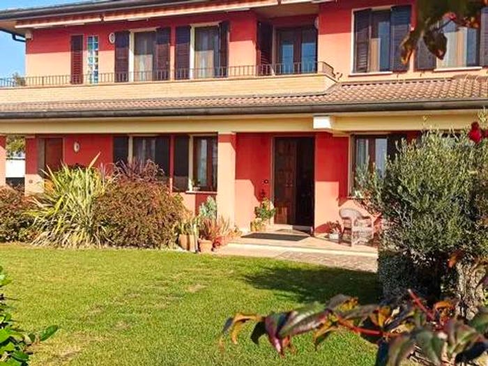 Casa con 6 locali in vendita in Via Papa Giovanni Xxiii No Number, Correzzola