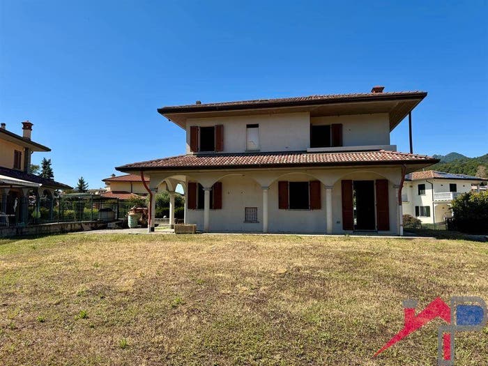Casa con 6 locali in vendita in Centro, Monte Marenzo