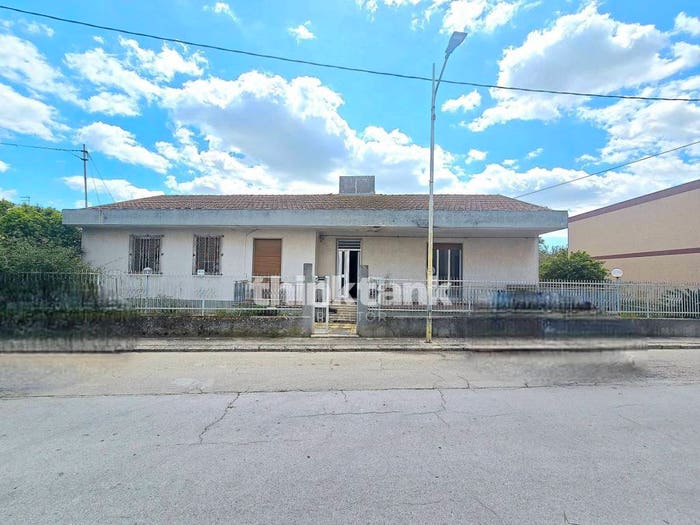 Casa con 6 locali in vendita in via XXV Aprile, Pedalino, Comiso
