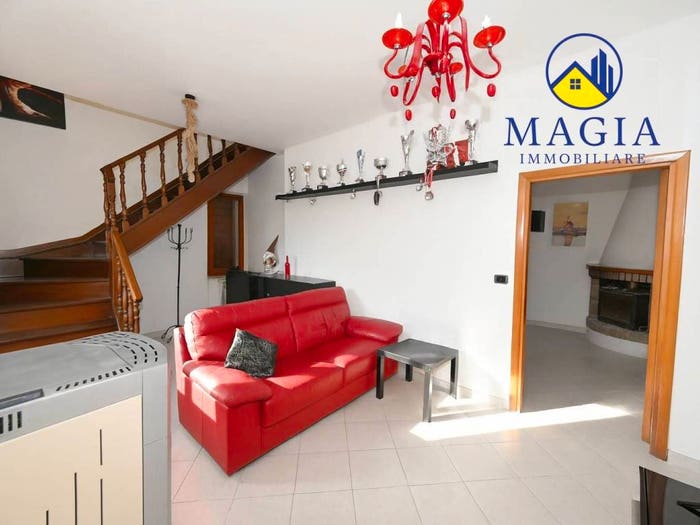 Casa quadrilocale in vendita in Piazza Dari, Centro, Folignano