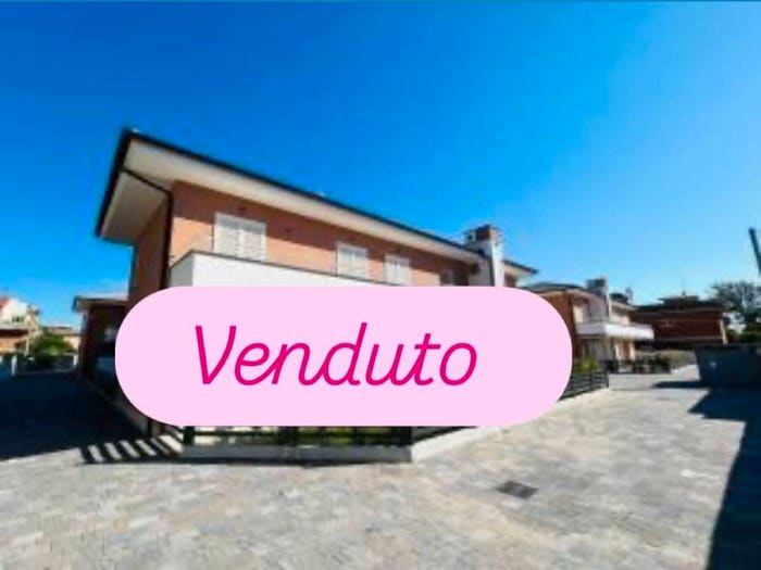Appartamento quadrilocale in vendita in Viale del Sole, Lavinio Mare, Anzio