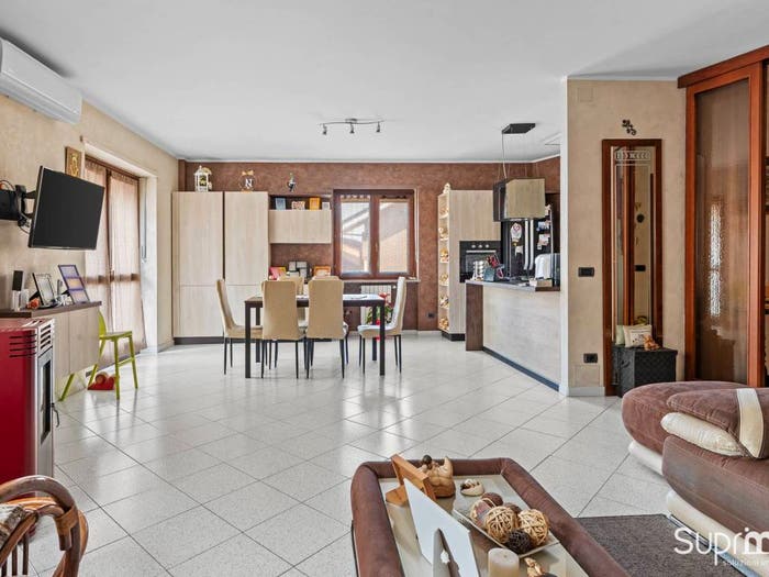 Appartamento trilocale in vendita in Via Volvera, Centro, None