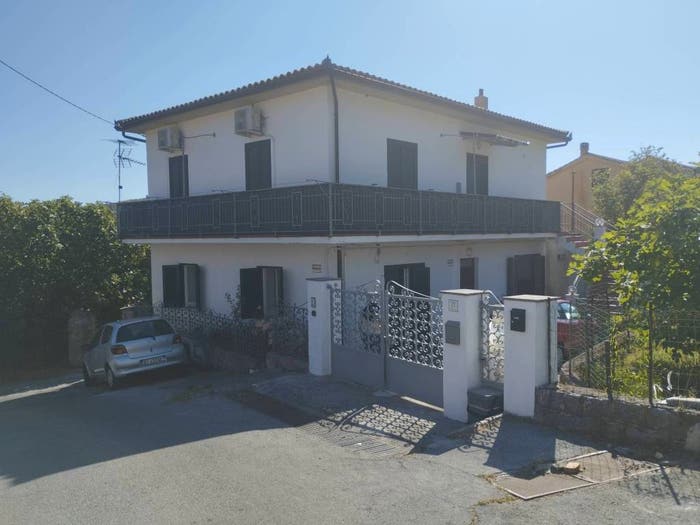 Appartamento trilocale in vendita in Piazza Biagio Lammoglia, Massa, Maratea