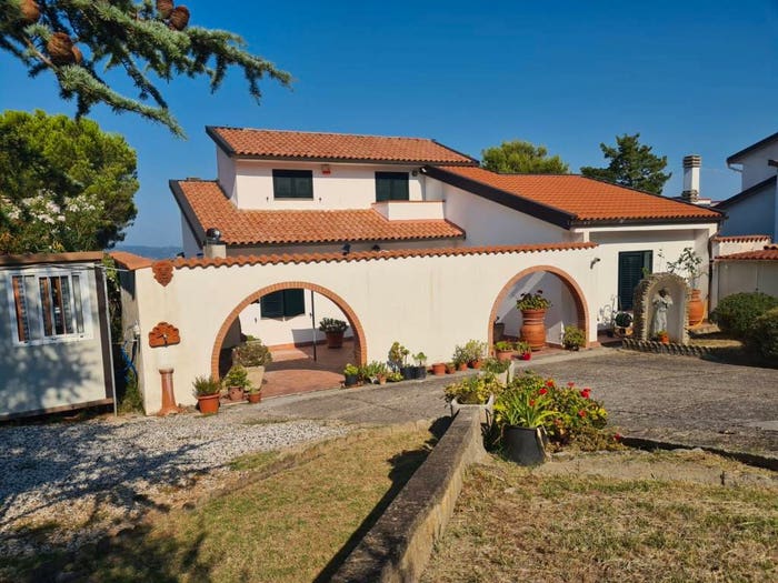 Casa con 6 locali in vendita in Via della Repubblica, Castellina Marittima
