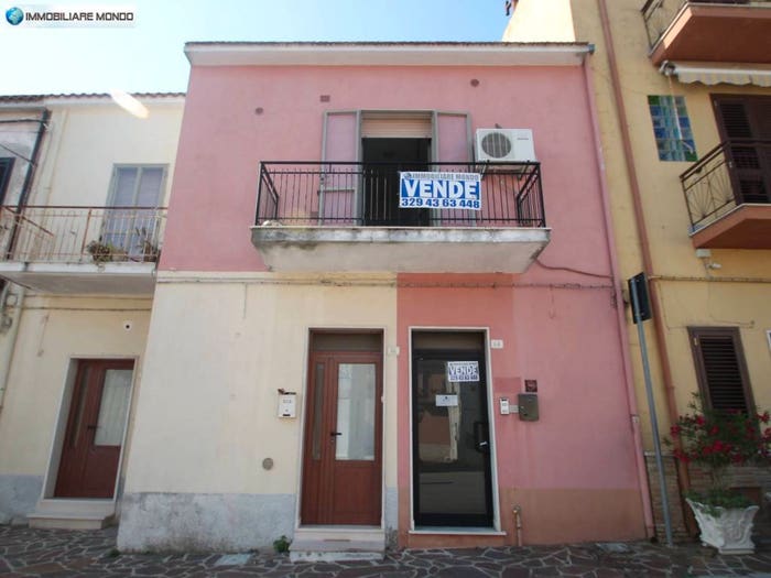 Casa con 5 locali in vendita in Via Vincenzo Tanassi, Ururi