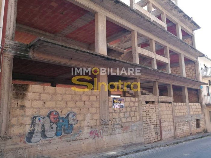 Casa con 6 locali in vendita in Via Padova, Catenanuova