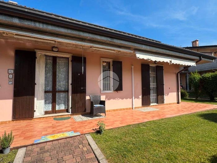 Appartamento con 5 locali in vendita in Via Monte Baldo, Garda