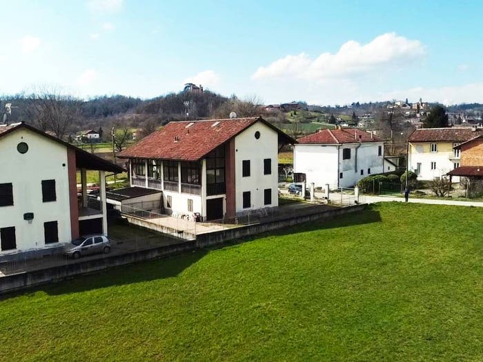 Appartamento con 6 locali in vendita in Frazione Serravalle, Serravalle, Asti