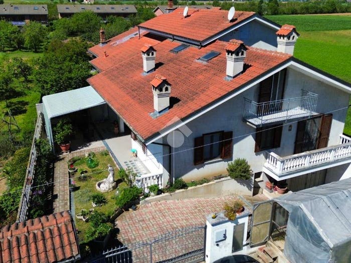 Casa con 6 locali in vendita in Via poirino, Isolabella
